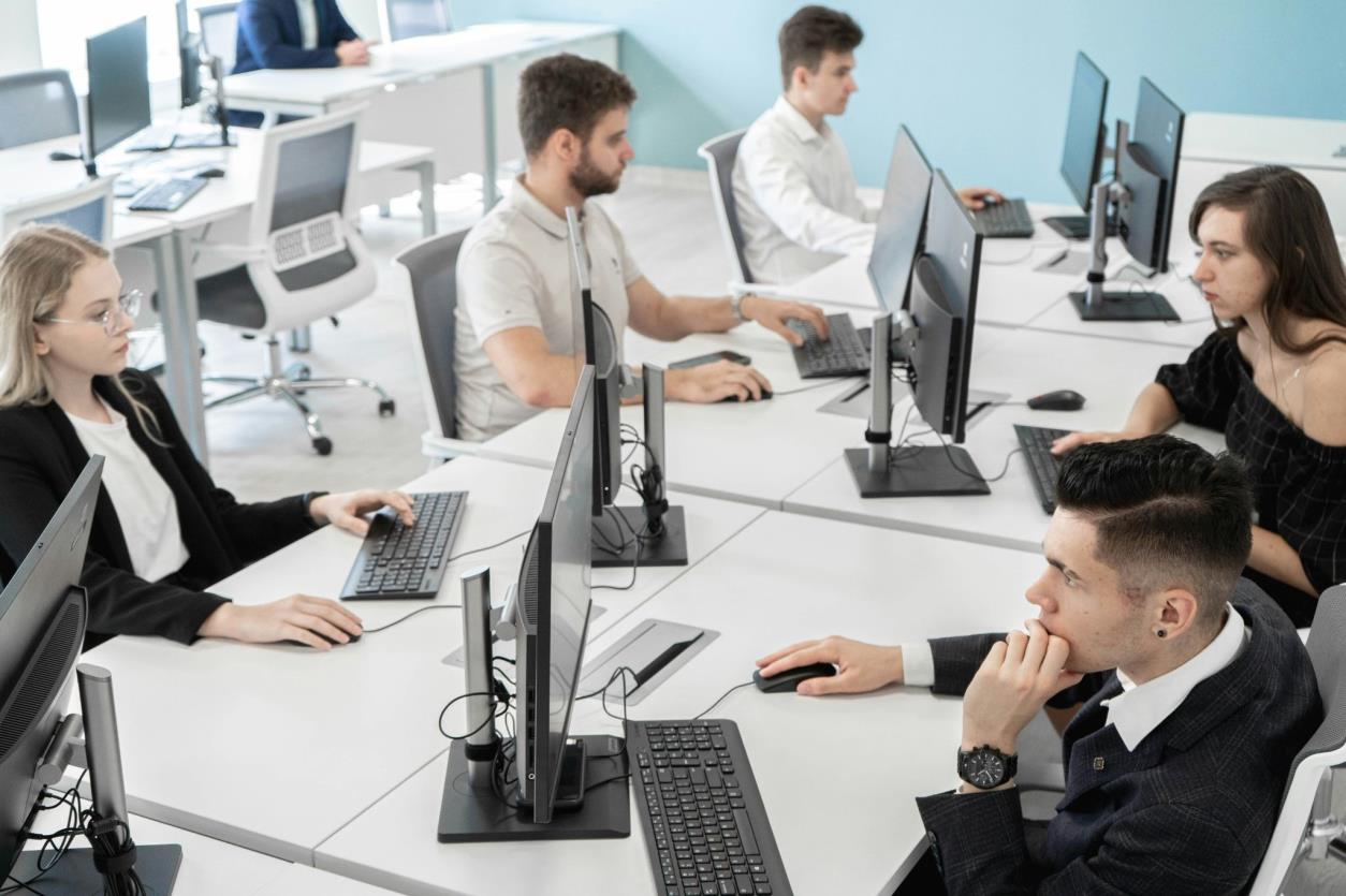 hybrid it support model